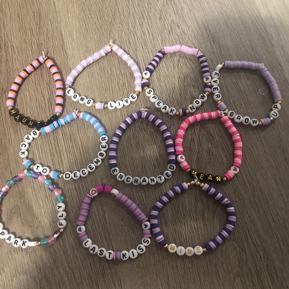 Set of 10 “Speak Now” Taylor Swift eras tour bracelet set - Picture 1 of 3